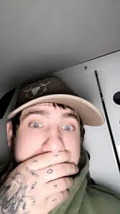 Side note, I'll be a year sober from alcohol in 4 hours 🤩 SoberThreads