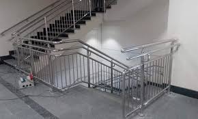 Namun, jangan sampai mengesampingkan faktor keamanan, terlebih jika memiliki buah … Railing Tangga Stainless 06 Spesialis Pagar Besi Klasik Minimalis Farhan Steel