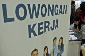 Mengoperasikan forklift, indoor maupun outdoor Di Balik Penipuan Lowongan Kerja Pegawai Bumn Bisa Gajian 20 Kali