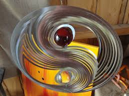 Edelstahl Windspiel Yin Und Yang Rund Mit Roter Und Weisser Kugel Gartendeko Von Franz Und Karin 84155 Aich Niederai Windspiele Yin Und Yang Garten Deko