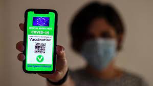 Jul 15, 2021 · nelle zone gialle e anche in quelle bianche gli ospiti di matrimoni, battesimi e comunioni dovranno esibire il green pass, vale a dire il certificato di vaccinazione (con entrambe le dosi), il. Green Pass Per Bar E Ristoranti Da Agosto Cabina Di Regia Con Draghi La Repubblica