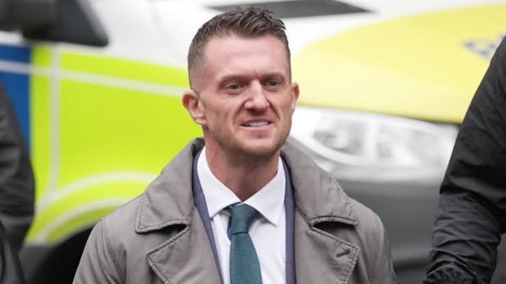 Tommy Robinson cries in court when asked how his family were affected by Daily Mail article | The Independent