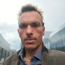 🐂💪 The Biggest Bull Ever Recorded! Meet Donetto, the albino white giant  bull weighing an incredible 3,840 pounds (1,742 kg). This Chianina breed is  not only rare for its color but also