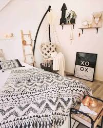 The tip is you only need to paint black color on one wall only and paint the rest of the wall with white color. 51 Stylish Teen Girl Room Decor Ideas Teenage Girl Bedroom Photos