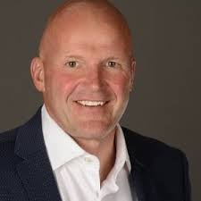 Michael Miklos's Instagram, Twitter & Facebook