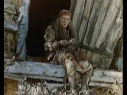 Die hexe baba jaga lebt in einem alten und gruseligen haus mit riesigen flügeln, das auf hühnerbeinen steht. Vaterchen Frost Abenteuer Im Zauberwald Trailer Youtube