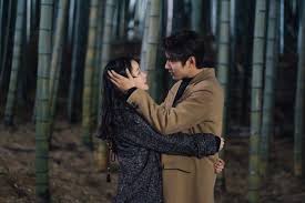 李敏鎬, born june 22, 1987) is a south korean actor, singer, and model. Lee Min Ho And Kim Go Eun Share An Emotional Embrace In A Dark Forest In The King Eternal Monarch Soompi