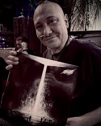 THE DARKEST WⒶⓋⒺS IN THE BAY