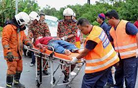 +609 2826 0505 +609 2826 0506. Dua Pekerja Petronas Maut Seorang Cedera Kereta Hilang Kawalan Semasa Mstar