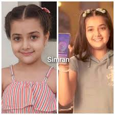 those that are saying this woman is not DUA mom that is her sister see my  proof in this photo's this is DUA and her family