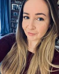 Heidi Gillett's Instagram, Twitter & Facebook