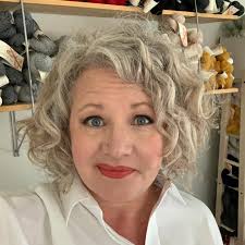 Heidi Hennessy (@knittingmachineschool) • Instagram photos and videos