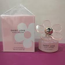 .love eau so sweet is the newest perfume for women from marc jacobs that captures the addictive and irresistible spirit of daisy love raspberries reveal a lustrous personality while a soft floral airiness and delicate musk immerse you in the sweetness of the moment. Marc Jacobs Daisy Love Eau So Sweet Beauty Personal Care Fragrance Deodorants On Carousell