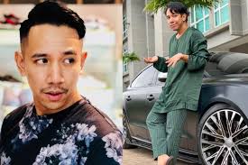 Kau mahu aku sanggup mulakan hidup baru apa gunanya berbicara jika hati tak sekata andainya masih ada cinta dengarkanlah sayang, tak usah kau pergi jauh dari diri ini jika kau mahu aku sanggup rebah melutut merayu jiwa masih mencintai kita punya. Biodata Dan Latar Belakang Penyanyi Sufi Rashid Iluminasi