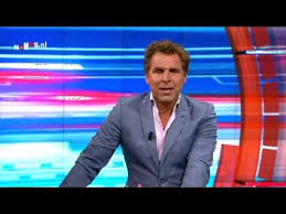 Lees hier het laatste sportnieuws. Emotioneel Afscheid Toine Van Peperstraten Bij Studio Sport Youtube