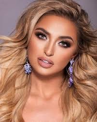 Amber Hulse's Instagram, Twitter & Facebook