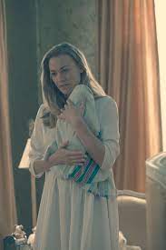 Il suffit de cliquer sur le bouton play ou choisir le lecteur vidéo préféré et ensuite regarder votre épisode. The Handmaid S Tale Season 2 Episode 12 Review Postpartum Film