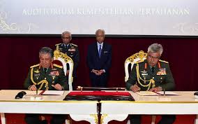 Tentera darat malaysia ialah komponen darat dan komponen terbesar dalam angkatan. Zamrose Mohd Zain Dilantik Panglima Tentera Darat Yang Baru Free Malaysia Today Fmt