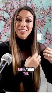 Laura Thames's Instagram, Twitter & Facebook