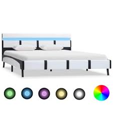 Riposo per due la luce che si infila nella trama dei tendaggi, e i piedini che si stiracchiano accarezzando le lenzuola vellutate. Festnight Struttura Letto Matrimoniale Moderno A Doghe Con Led Rivestimento In Ecopelle Bianco E Nero Letto Singolo In Giroletto Led Letto Matrimoniale Moderno