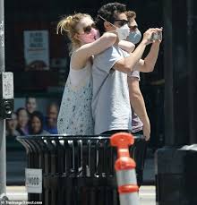 Birthday Dinner Los Angeles Covid Pin De Jennifer En Elle Fanning En 2020 Elle Fanning Tutorial Maquillaje Ojos