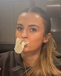 Hilary Bean's Instagram, Twitter & Facebook