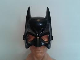 Wydrukuj szablon maski batmana (3 wzory do wyboru), dorzuć pelerynę i przebranie na bal karnawałowy gotowe! Mozaika Srodmiescie Zaleznosc Batman Maska Batmana Djembe Edu Pl