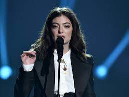 If you think lorde's new single, solar power, has a bit of a familiar ring to it you're not wrong. Jqw Mazkize9ym