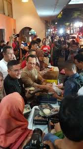 Menurut beliau, ia berdasarkan pengumuman presiden umno, datuk dr ahmad zahid. Why I Conceived Of Kechara Soup Kitchen Or Ksk Soup Kitchen Food Bank Soup