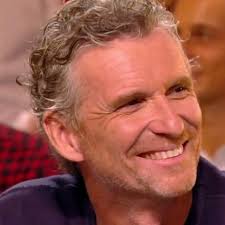 Titulaire d'un baccalauréat scientifique, le jeune denis voulait alors devenir professeur d'éducation physique et sportive. Denis Brogniart Denisbrogniart Twitter