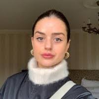 Savannah Kelly's Instagram, Twitter & Facebook