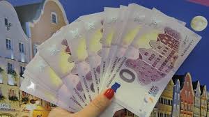 Es sind jeweils die ersten versionen aus dem jahr. 5000 Sammlerstucke In Scharding Gibt S 0 Euro Scheine Um 3 50 Krone At