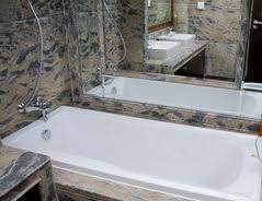 Ist die badewanne voll funktionsfähig, sollten sie es zuerst mit einer neuen lackierung versuchen. Badewanne Streichen Anleitung Fur Heimwerker