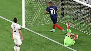 Toernooifavoriet frankrijk speelt vanavond in boekarest (21 uur) zijn wedstrijd van de achtste finales op het ek voetbal tegen zwitserland. Eigen Treffer Nekt Duitsers Tegen Frankrijk Ek Voetbal Telegraaf Nl