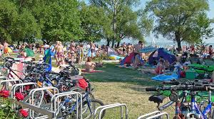 The village was built between and on volcanic hills. Szigliget Kozsegi Strand Balatontipp