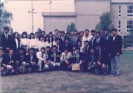 العراق صورة جميلة لطلبة الجامعة التكنولوجية قسم هندسة البناء والانشاءات منتصف الثمانينات concert wrestling sports