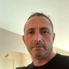 Dépose du bandage pour remplacement d'un galet de broyeur .