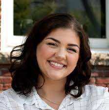 Julianne Hensley's Instagram, Twitter & Facebook