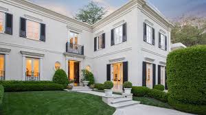 The Many Layers Of Designer Barbara Barry S Beverly Hills Home Beverly Hills Houses Beverly Hills Mansion Barry House
