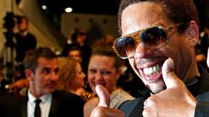 Entre deux gorgées, il nous fait découvrir le terroir local et la méthode de production du rhum a travers des rencontres et des dégustations mais aussi l'histoire des territoires qu'il visite. Ivre Joey Starr Garde Un Bon Souvenir De Son Diner A L Elysee L Express