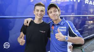 16 de febrero de 1979) es un piloto de motociclismo italiano. La Mamma Di Valentino Rossi Sta Lavorando Per Tutti Noi Youtube