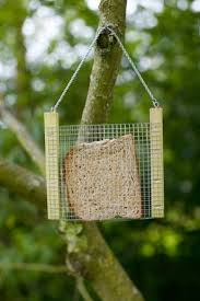 1001 Idees Creatives Pour Mangeoire Oiseaux A Fabriquer Soi Meme En 2020 Mangeoire Oiseau Mangeoire Mangeoires Pour Oiseaux Faites Maison
