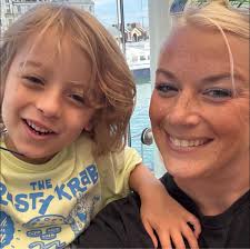 BOOTS THE HOUSE DOWN, ALEXANDER SKARSGÅRD 🔥 🖤 Photos: Getty