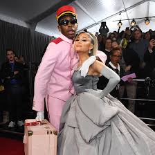 Doja cat and megan thee stallion) (official video). Ariana Grande Trug Gleich Zwei Kleider Auf Dem Roten Teppich Der Grammys Vogue Germany