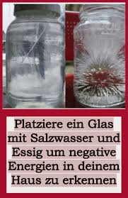 Platziere Ein Glas Mit Salzwasser Und Essig Um Negative Energien In Deinem Haus Zu Erkennen Health Health Tips Health Benefits