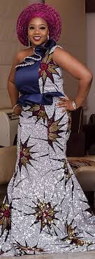 Boubou, habit unisexe pour les hommes et les femmes. Femme Africaine