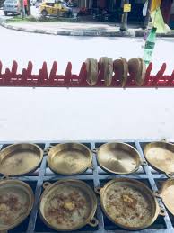 This is a thicker version of apam balik or pancakes filled with peanuts and sugar. Cal On Twitter Assalamualaikum Guys Minta Tlg Support Saya Punya Rezeki Apam Balik Mini Area Kota Warisan Sepang Kami Menyediakn Tempahn Utk Majlis Kahwin Or Event2 Dgn Harga Termurah Lagi Berpatutn Klau