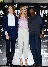 See more of camel toe on facebook. Sci Fi Pin Up Jeri Ryan Stuns In A Silk Shirt And High Waisted Trousers As She Reunites With The Cast Of Star Trek After 13 Years Daily Mail Online