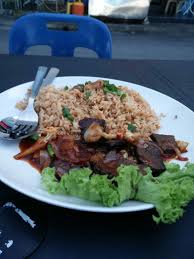 Daging yang lembut, tapi kuah tidak banyak dihidangkan. Nasi Goreng Daging Merah Kedah Muazzudiradam