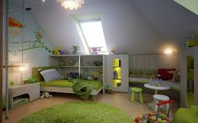 Kinderzimmer Dachschrage Einen Privatraum Erschaffen Kinderzimmereinrichtung Kinderzimmer Grun Kinder Zimmer